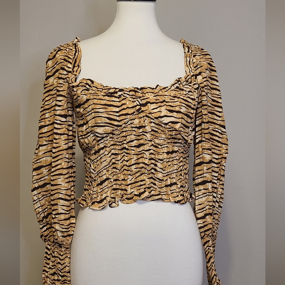 NWT Faithfull The Brand Willow Smocked Crepe Top Tiger Animal Print Size 4 - Picture 5 of 7